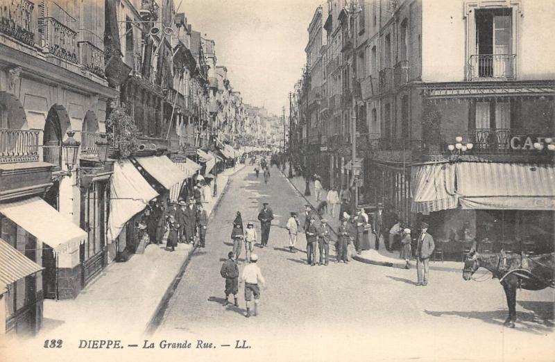 Carte postale ancienne Dieppe - Grande Rue à Dieppe