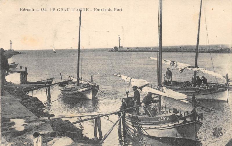 Carte postale ancienne Le Grau D'Agde - Entree Du Port