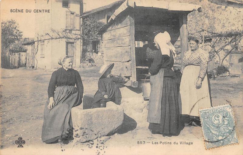 Carte postale ancienne Scene Du Centre - Les Potins Du Village