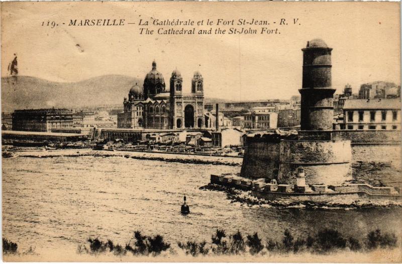 Carte postale ancienne Marseille la Cathedrale et Fort Saint-Jean à Marseille