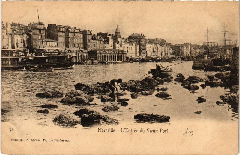 Carte postale ancienne Marseille entree du vieux port à Marseille