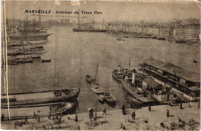 Carte postale ancienne Marseille interieur du vieux port à Marseille
