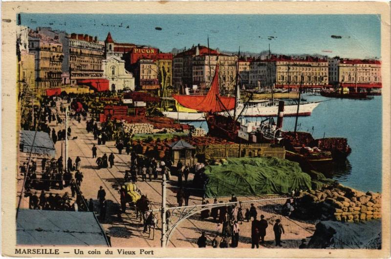 Carte postale ancienne Marseille un coin du vieux port à Marseille