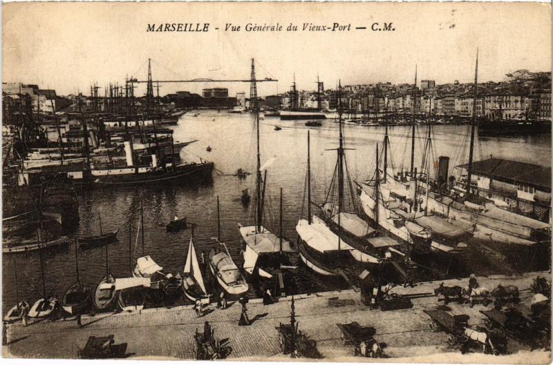 Carte postale ancienne Marseille vue generale du vieux port à Marseille