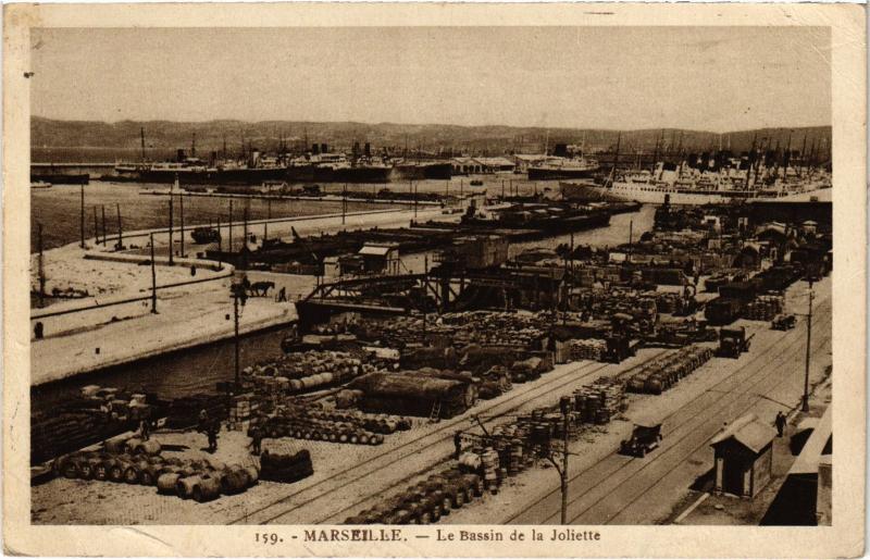Carte postale ancienne Marseille Bassin de la Joliette à Marseille