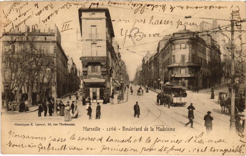 Carte postale ancienne Marseille Boulevard de la Madeleine à Marseille