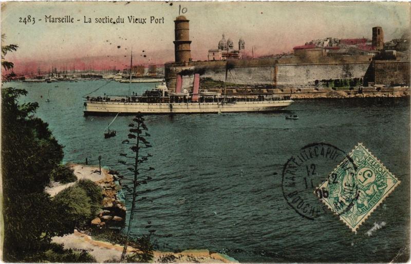 Carte postale ancienne Marseille sortie du vieux port à Marseille