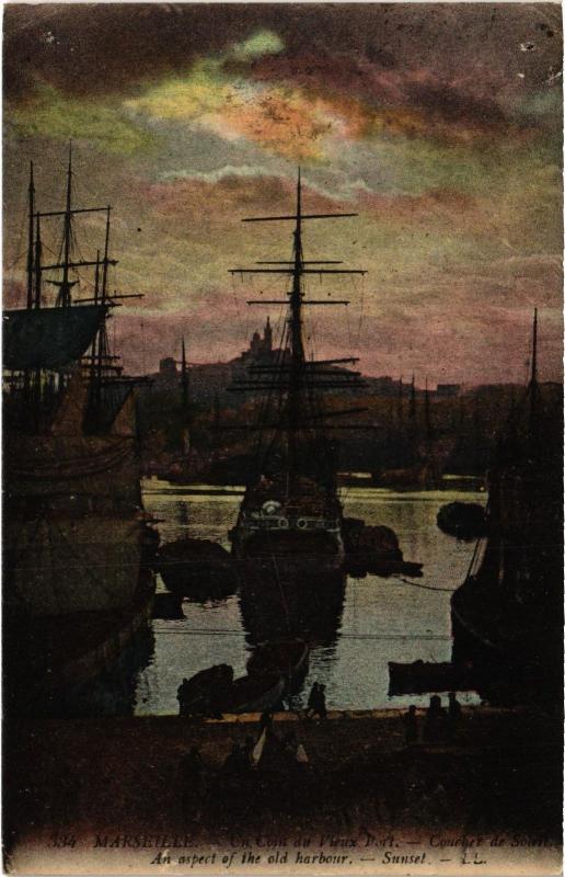 Carte postale ancienne Marseille un coin du vieux port à Marseille