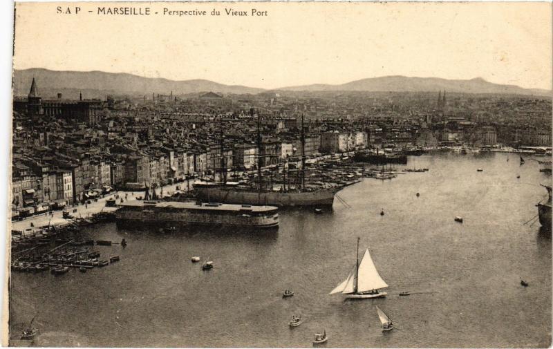 Carte postale ancienne Marseille Perspective du vieux port à Marseille