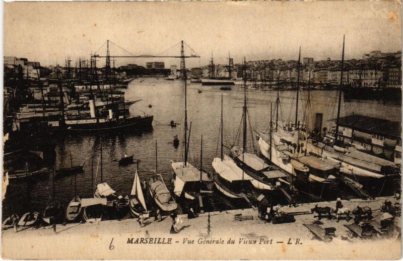 Carte postale ancienne Marseille vue generale du vieux port à Marseille
