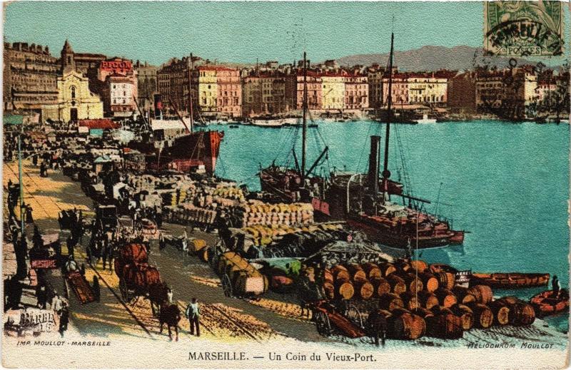 Carte postale ancienne Marseille un coin du vieux port à Marseille