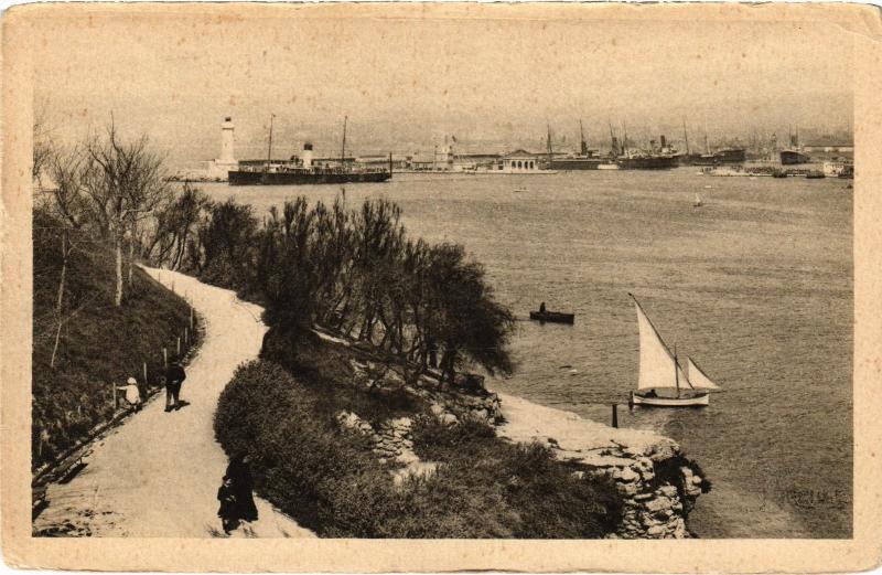 Carte postale ancienne Marseille Phare Sainte-Marie et entree des Ports à Marseille