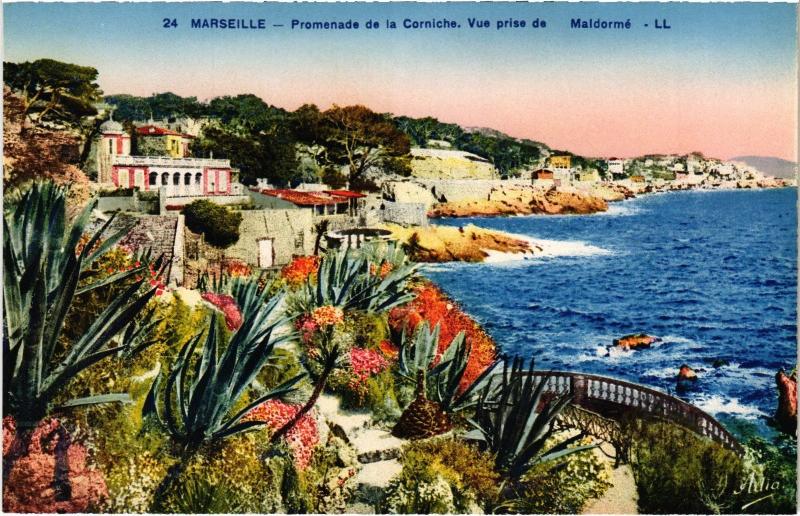 Carte postale ancienne Marseille Promenade de la Corniche à Marseille