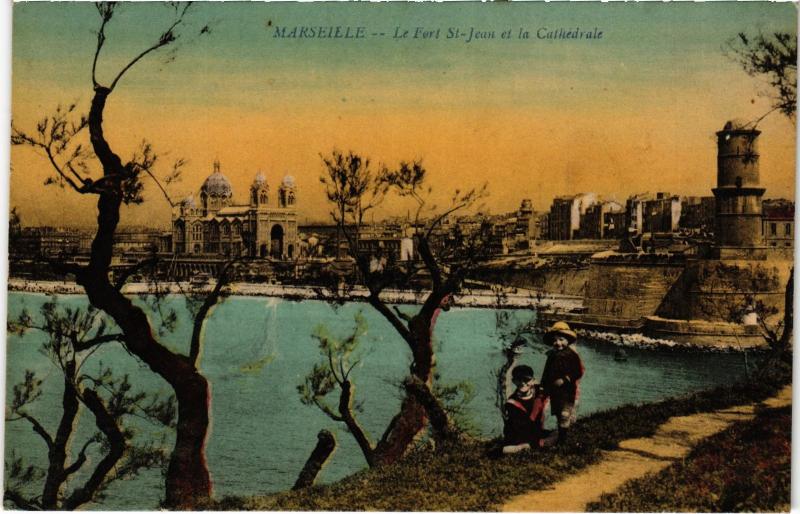 Carte postale ancienne Marseille Fort Saint-Jean et la Cathedrale à Marseille