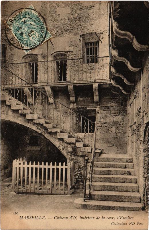 Carte postale ancienne Marseille Chateau d'If interieur de la Cour à Marseille