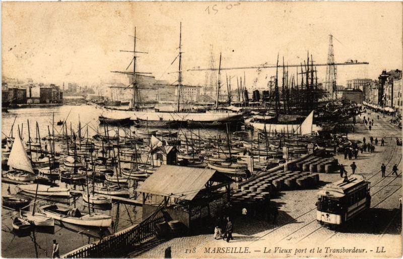 Carte postale ancienne Marseille le port et le Transbordeur à Marseille