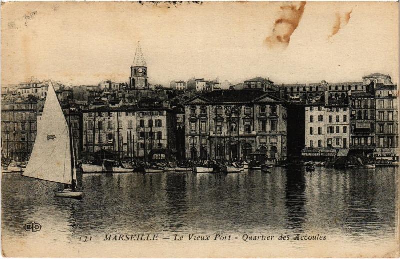 Carte postale ancienne Marseille le vieux port Quartier des Accoules à Marseille