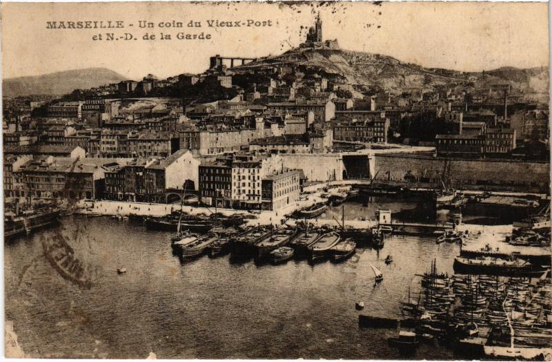 Carte postale ancienne Marseille un coin du vieux port à Marseille