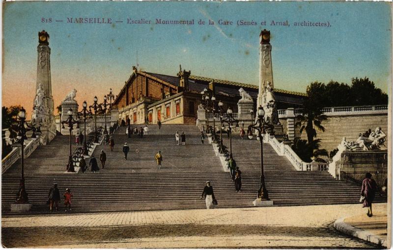 Carte postale ancienne Marseille Escalier Monument de la Gare à Marseille