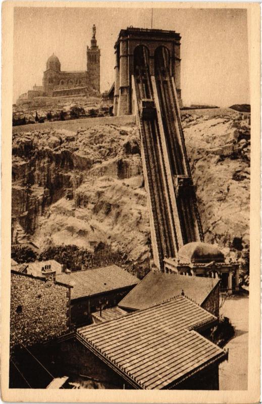 Carte postale ancienne Marseille Ascenseurs de Notre Dame de la Garde à Marseille