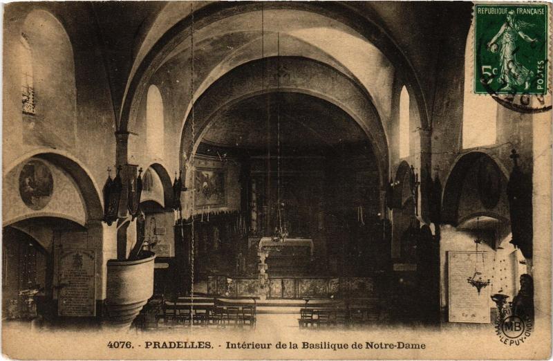 Carte postale ancienne Marseille interieur de la Basilique de Notre Dame à Marseille