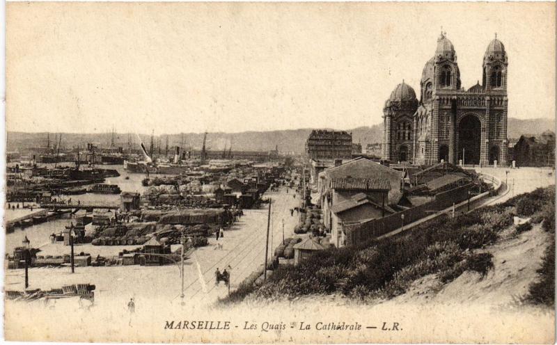 Carte postale ancienne Marseille les Quais la Cathedrale à Marseille