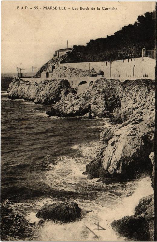 Carte postale ancienne Marseille les Bords de la Corniche à Marseille