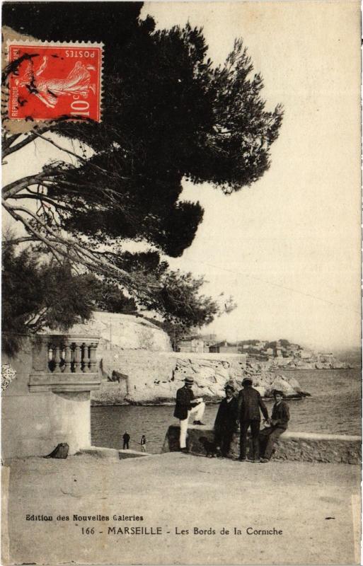 Carte postale ancienne Marseille les bords de la Corniche à Marseille