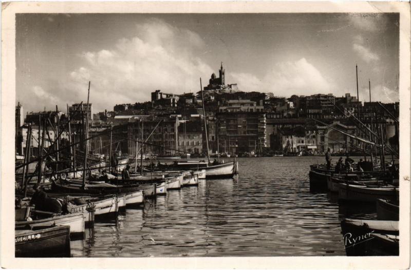 Carte postale ancienne Marseille un coin du Port à Marseille