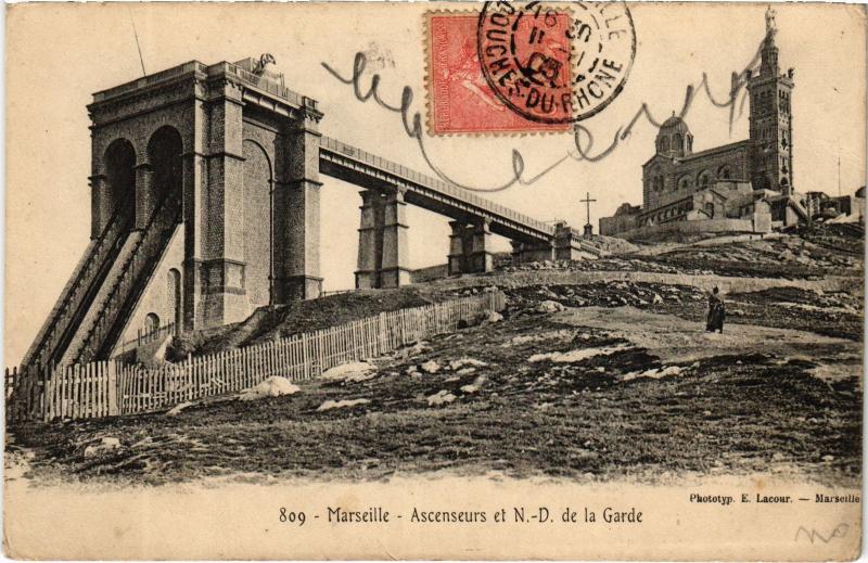 Carte postale ancienne Marseille Ascenseurs et Notre Dame de la Garde à Marseille