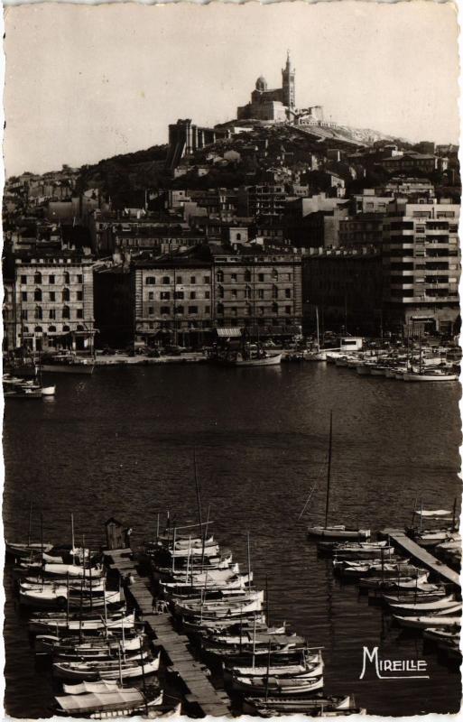 Carte postale ancienne Marseille un coin du Port à Marseille