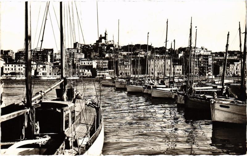 Carte postale ancienne Marseille un coin du Port à Marseille