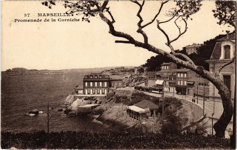 Carte postale ancienne Marseille Promenade de la Corniche à Marseille