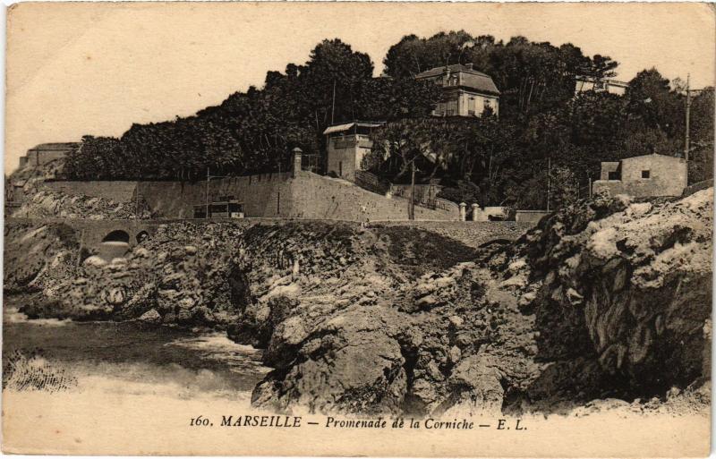 Carte postale ancienne Marseille Promenade de la Corniche à Marseille