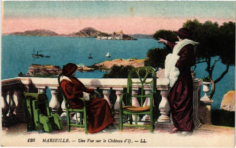 Carte postale ancienne Marseille une vue sur le Chateau d'If à Marseille
