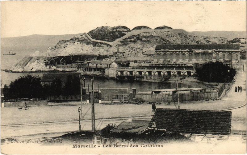 Carte postale ancienne Marseille Bains des Catalans à Marseille