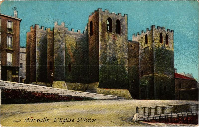 Carte postale ancienne Marseille Eglise Saint-Victor à Marseille