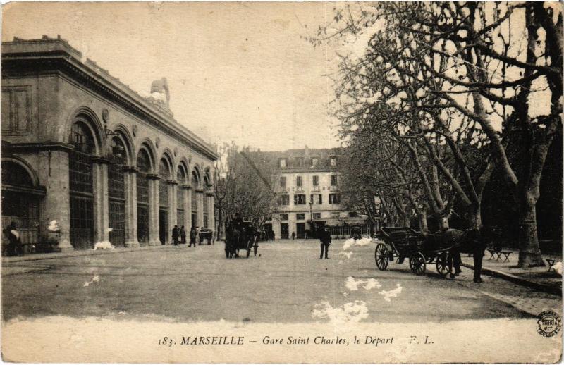 Carte postale ancienne Marseille Gare Saint-Charles à Arles