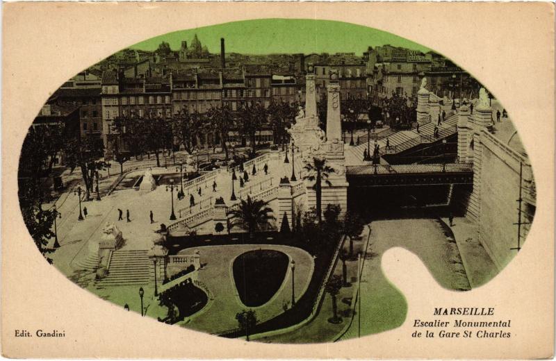 Carte postale ancienne Marseille Escalier Monumental de la Gare Saint-Charles à Arles