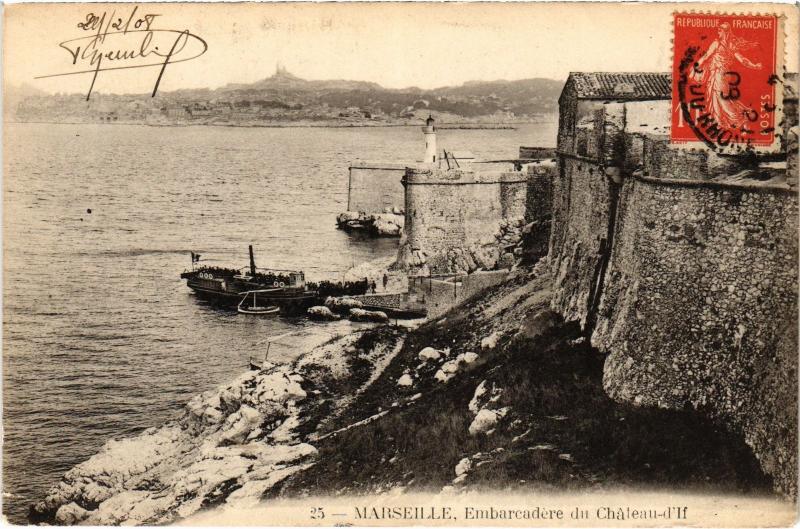 Carte postale ancienne Marseille Embarcadere du Chateau d'If à Marseille