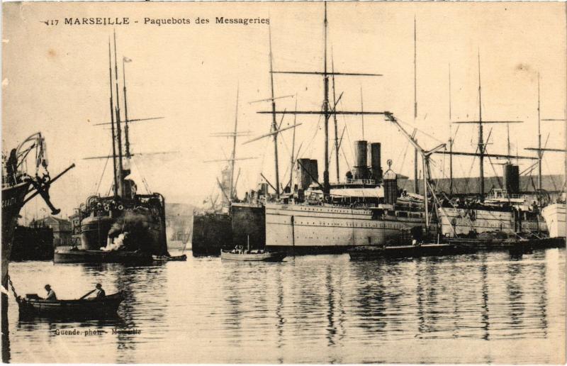 Carte postale ancienne Marseille Paquebots des Messageries Maritimes à Marseille