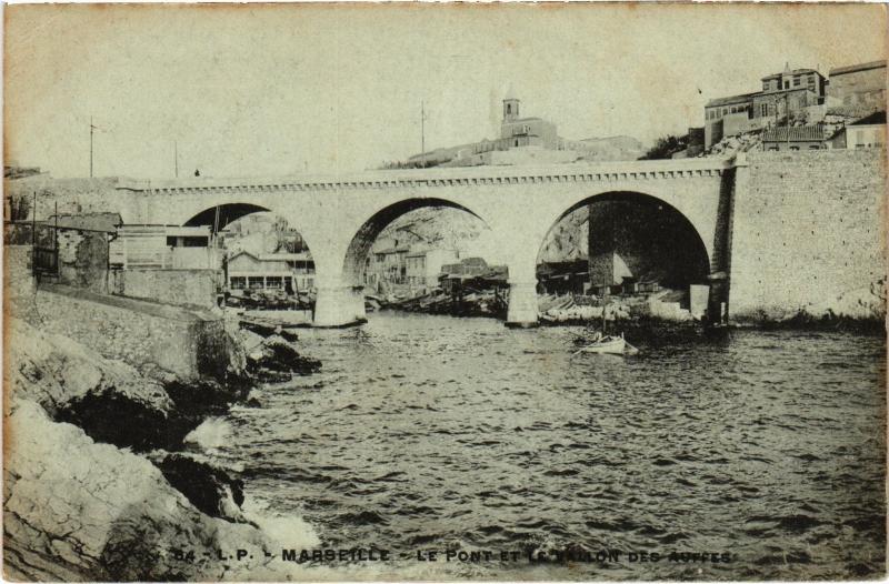 Carte postale ancienne Marseille Pont du Vallon des Auffes à Marseille
