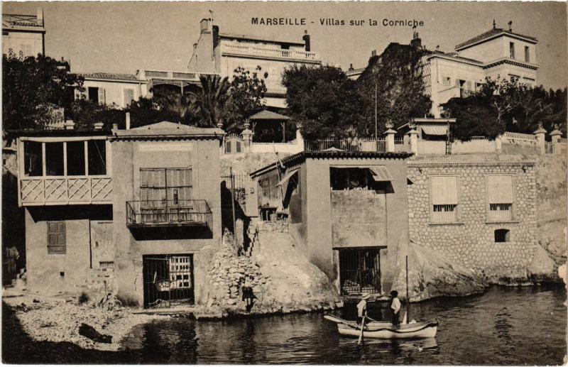 Carte postale ancienne Marseille Villas sur la Corniche à Marseille