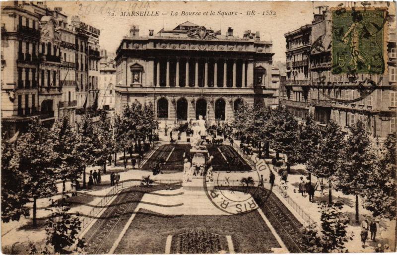 Carte postale ancienne Marseille la Bourse et le Square à Marseille