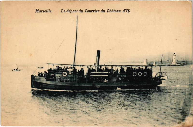 Carte postale ancienne Marseille le depart du Courrier du Chatea d'If à Marseille