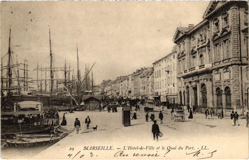 Carte postale ancienne Marseille Hotel de Ville Quai du Port à Marseille
