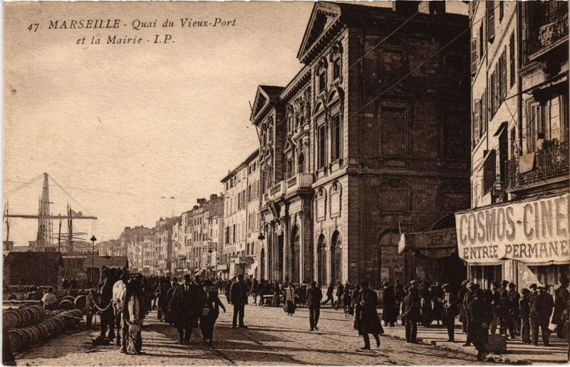 Carte postale ancienne Marseille Quai du Port et la Mairie à Marseille