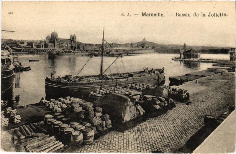 Carte postale ancienne Marseille Bassins de la Joliette à Marseille