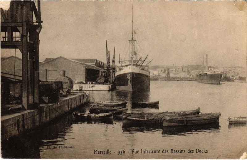 Carte postale ancienne Marseille vue interieure des Bassins des Docks à Marseille