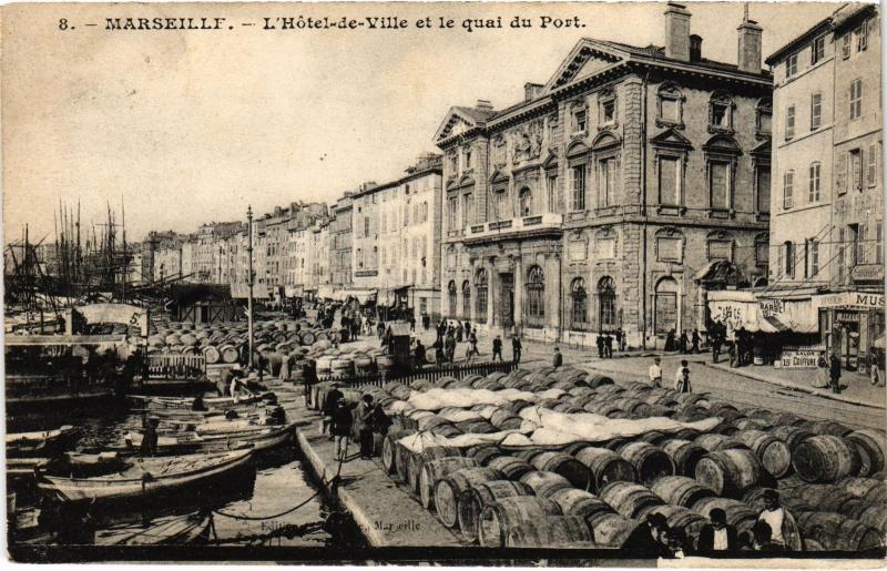 Carte postale ancienne Marseille Hotel de Ville Quai du Port à Marseille